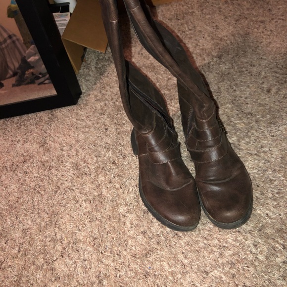 Knee high boots - Picture 2 of 3